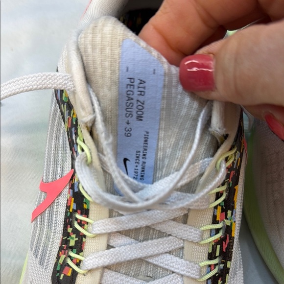 Nike Air Zoom Pegasus39 Womens Size 8.5 Low Top Running Sneaker Pre-owned - Picture 2 of 16